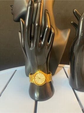 Vintage Pulsar Unisex Gold Tone Wristwatch A732-x054 Stainless Steel